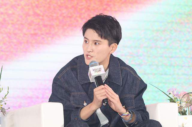 亚洲三级自拍